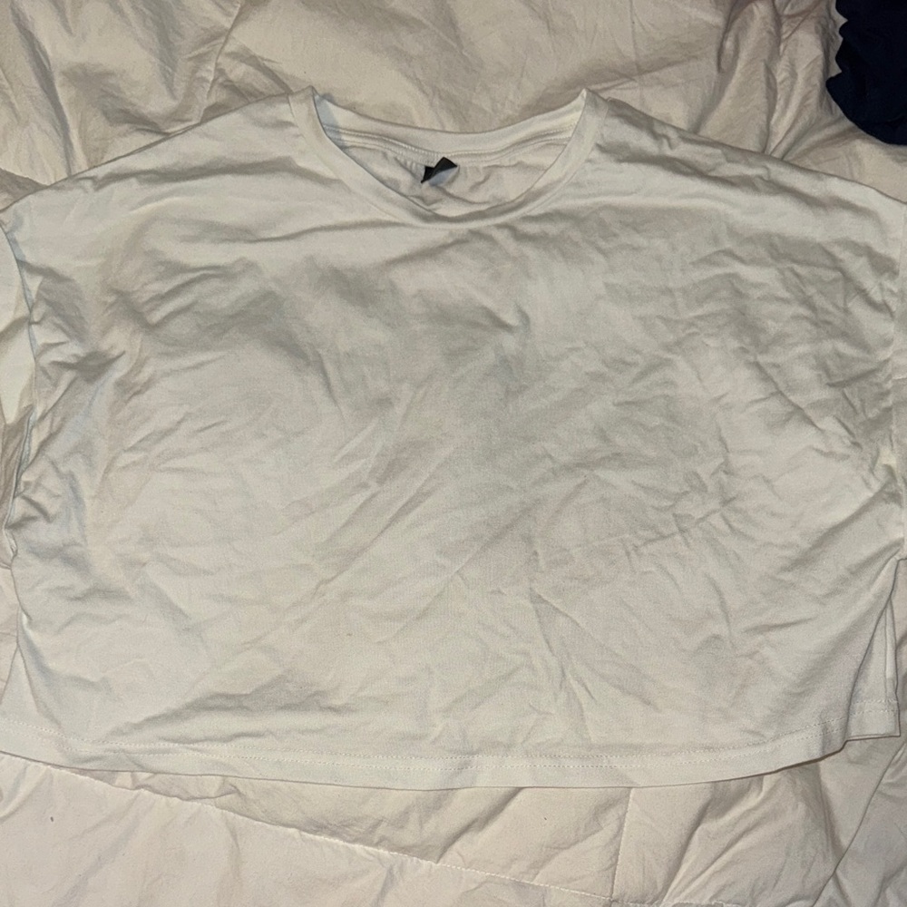 SHEIN White Crop Top